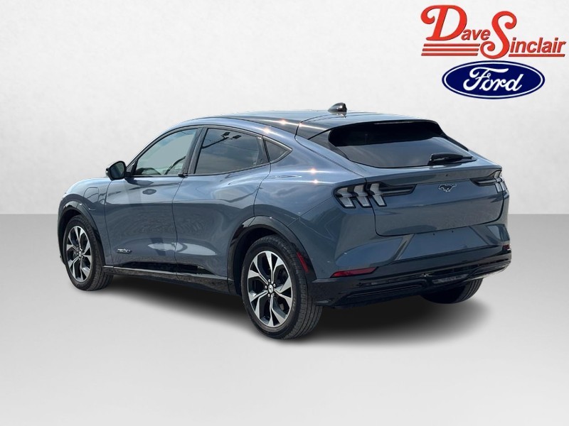 Ford Mustang Mach-E Vehicle Full-screen Gallery Image 09
