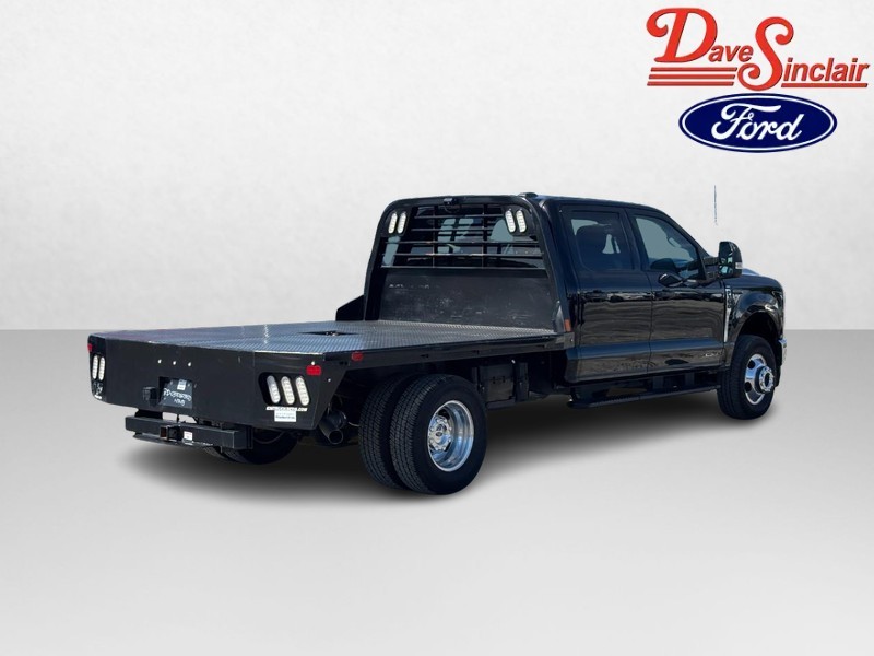 Ford Super Duty F-350 DRW Vehicle Image 07