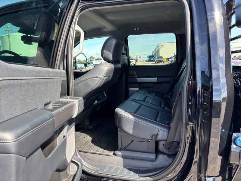 Ford Super Duty F-350 DRW Vehicle Image 12