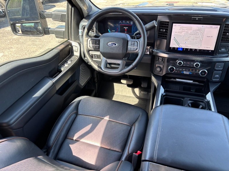 Ford Super Duty F-350 DRW Vehicle Image 13