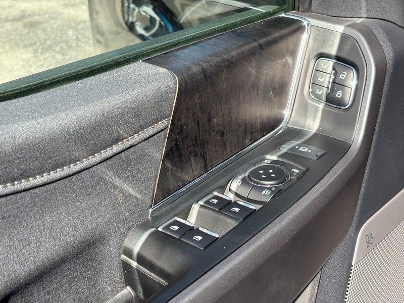 Ford Super Duty F-350 DRW Vehicle Image 17