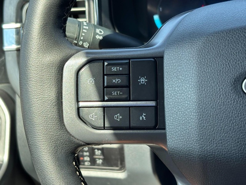 Ford Super Duty F-350 DRW Vehicle Image 18