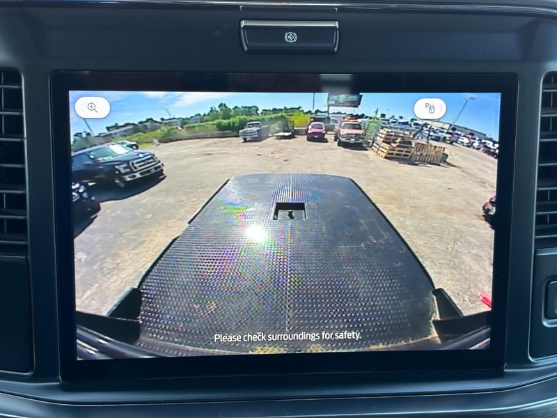 Ford Super Duty F-350 DRW Vehicle Image 22