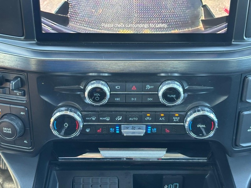 Ford Super Duty F-350 DRW Vehicle Image 23