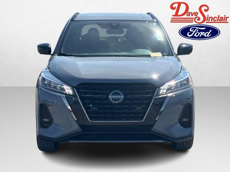 Nissan Kicks Vehicle Full-screen Gallery Image 02