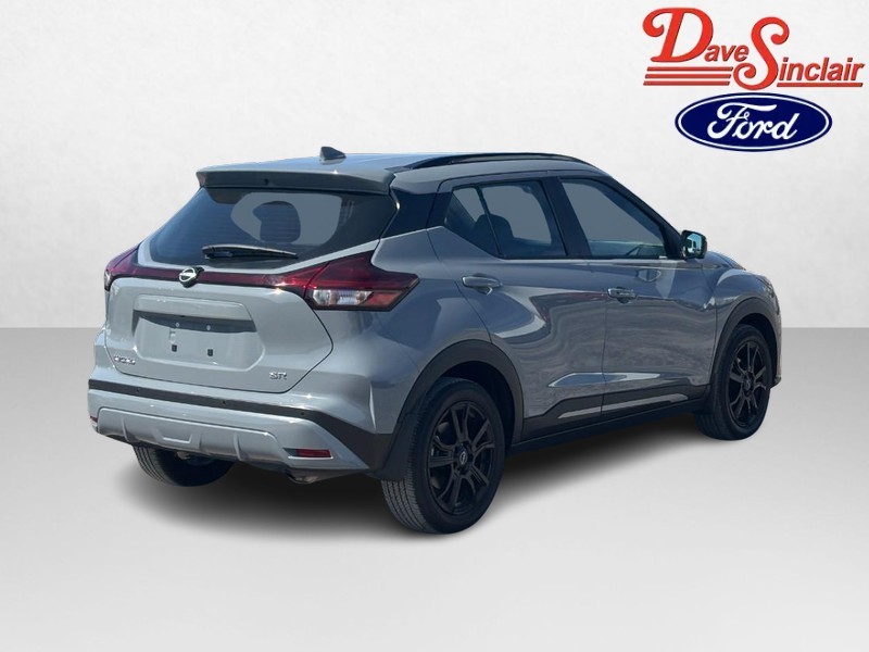 Nissan Kicks Vehicle Full-screen Gallery Image 07