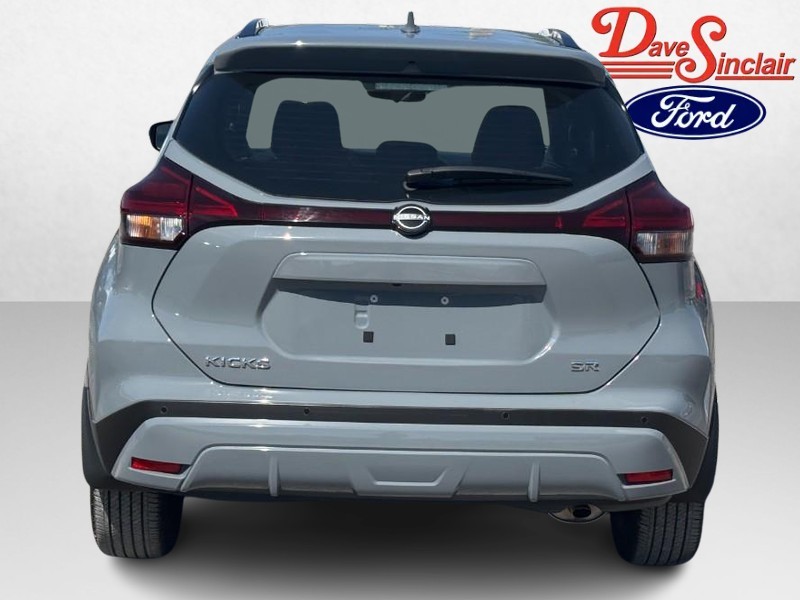 Nissan Kicks Vehicle Full-screen Gallery Image 08