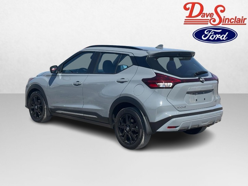 Nissan Kicks Vehicle Full-screen Gallery Image 09