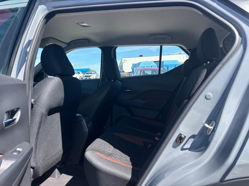 Nissan Kicks Vehicle Full-screen Gallery Image 13