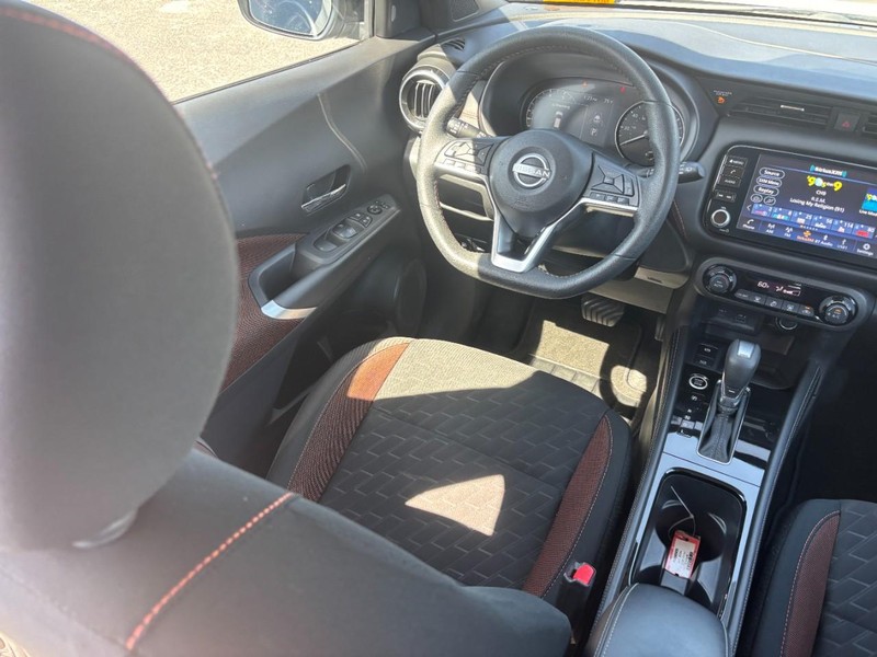 Nissan Kicks Vehicle Full-screen Gallery Image 14