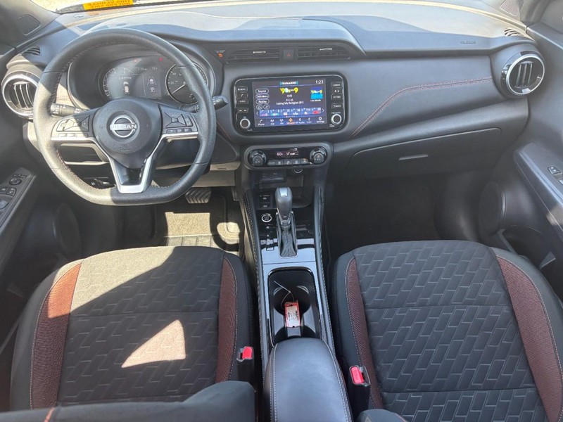 Nissan Kicks Vehicle Full-screen Gallery Image 15