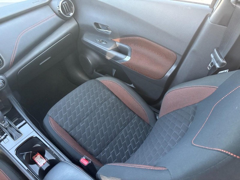 Nissan Kicks Vehicle Full-screen Gallery Image 16