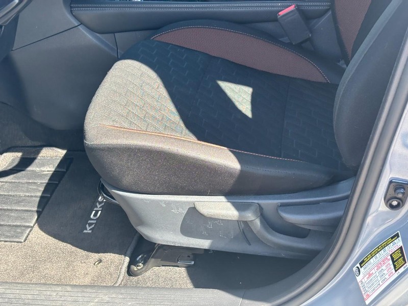 Nissan Kicks Vehicle Full-screen Gallery Image 17
