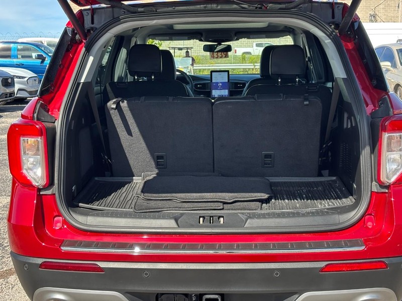 Ford Explorer Vehicle Full-screen Gallery Image 11