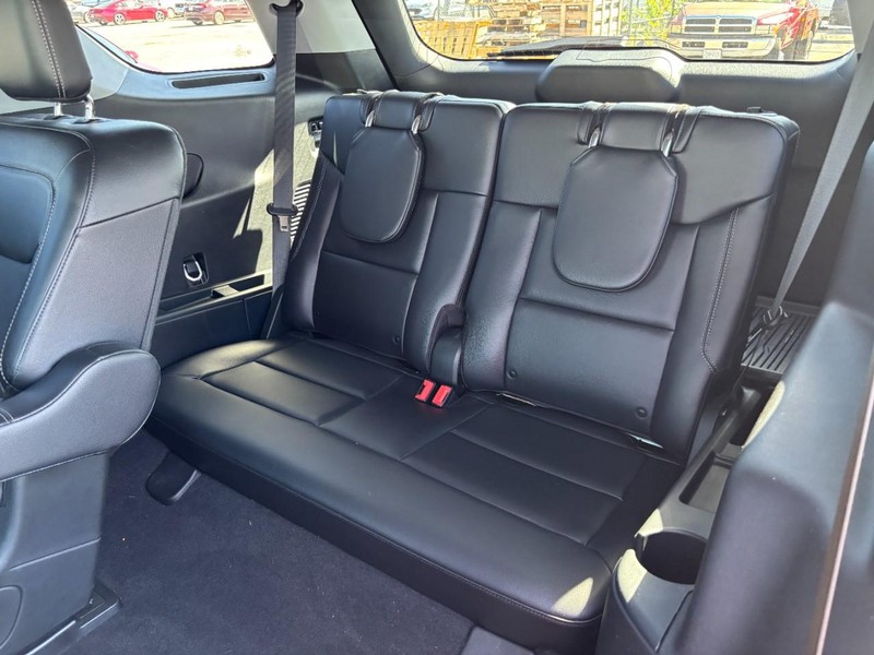 Ford Explorer Vehicle Full-screen Gallery Image 13