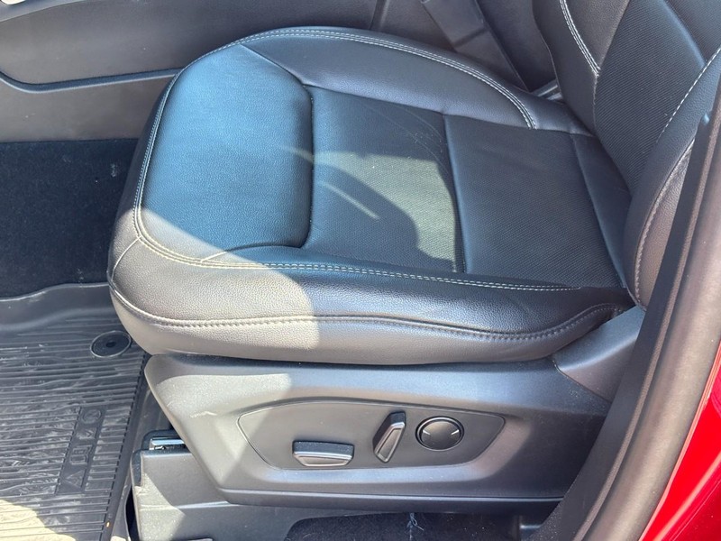 Ford Explorer Vehicle Full-screen Gallery Image 18