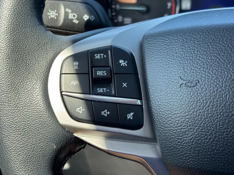 Ford Explorer Vehicle Full-screen Gallery Image 20