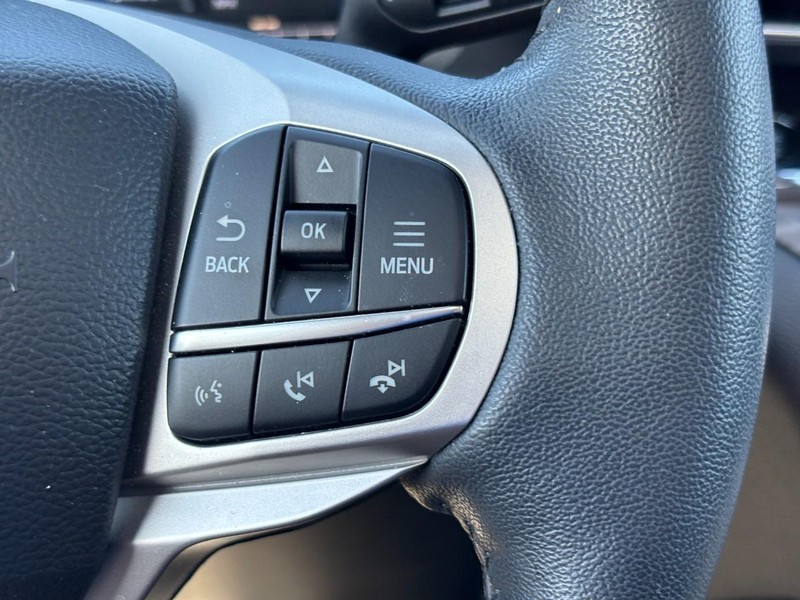 Ford Explorer Vehicle Full-screen Gallery Image 21