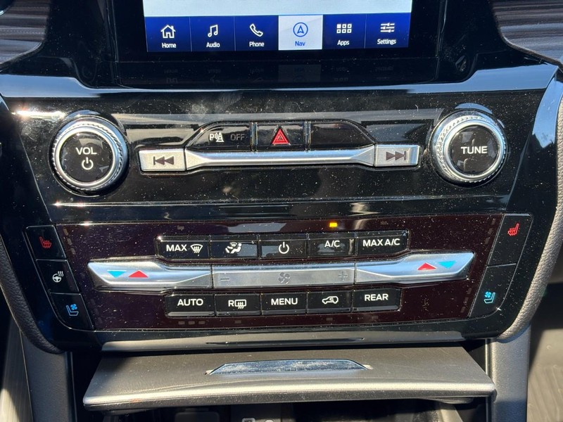 Ford Explorer Vehicle Full-screen Gallery Image 26