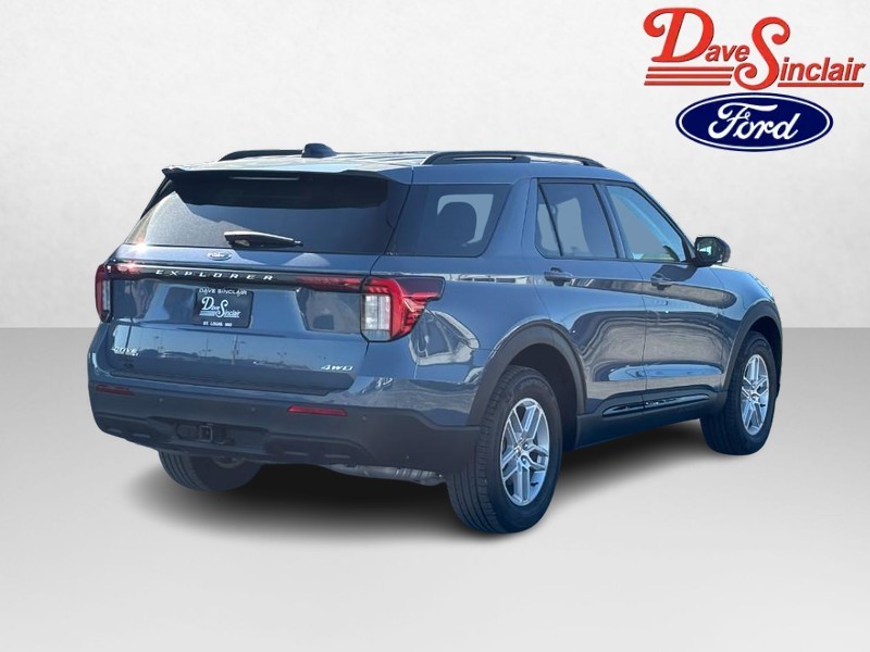 Ford Explorer Vehicle Full-screen Gallery Image 07