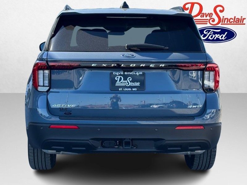 Ford Explorer Vehicle Full-screen Gallery Image 08