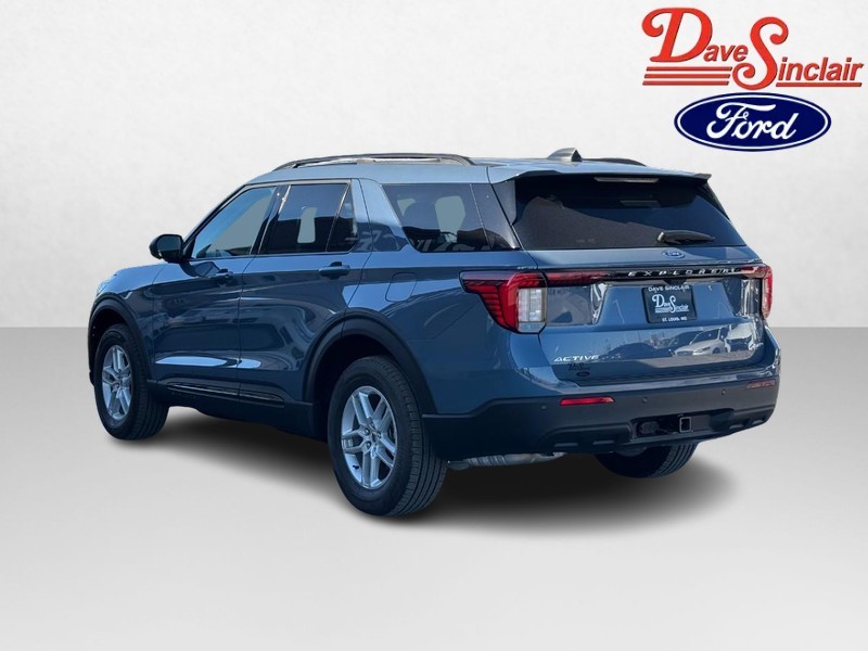 Ford Explorer Vehicle Full-screen Gallery Image 09