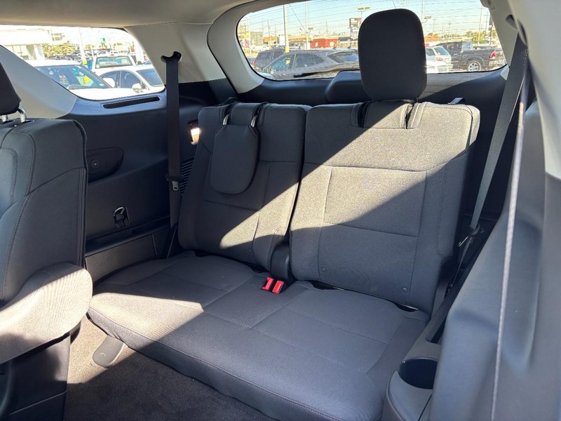 Ford Explorer Vehicle Full-screen Gallery Image 13