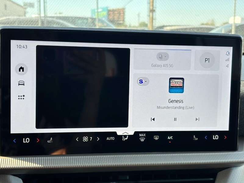 Ford Explorer Vehicle Full-screen Gallery Image 23