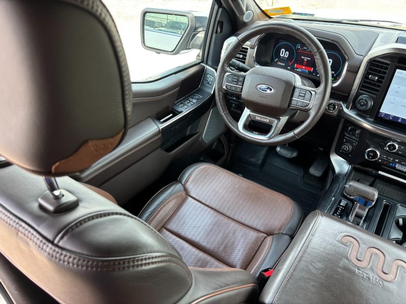 Ford F-150 Vehicle Full-screen Gallery Image 13