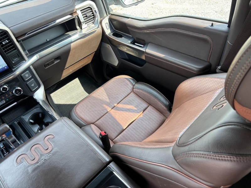 Ford F-150 Vehicle Full-screen Gallery Image 15
