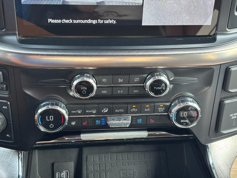 Ford F-150 Vehicle Full-screen Gallery Image 24