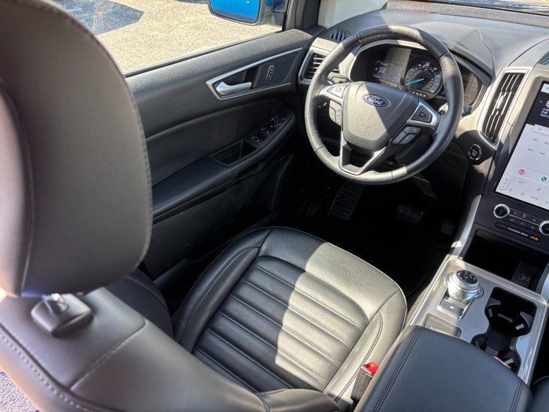 Ford Edge Vehicle Image 14