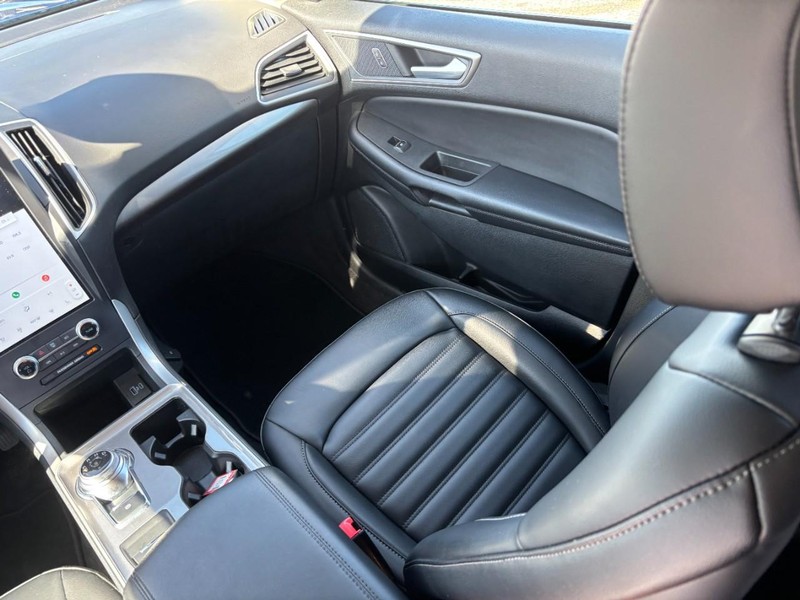 Ford Edge Vehicle Image 16