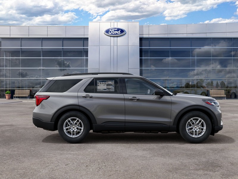 Ford Explorer Vehicle Full-screen Gallery Image 07