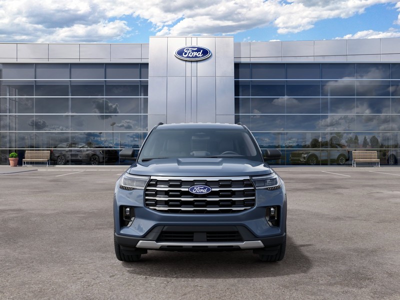 Ford Explorer Vehicle Full-screen Gallery Image 04