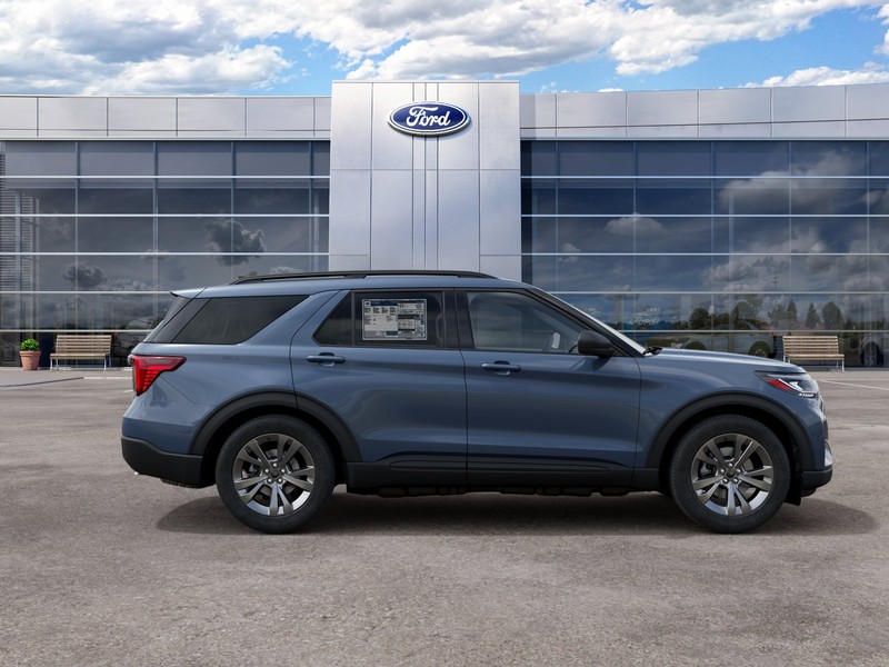 Ford Explorer Vehicle Full-screen Gallery Image 07