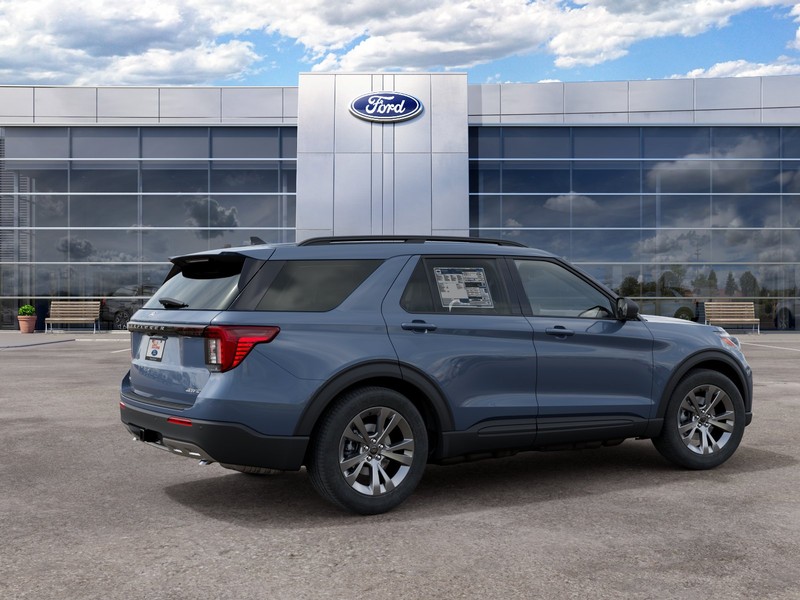 Ford Explorer Vehicle Full-screen Gallery Image 08