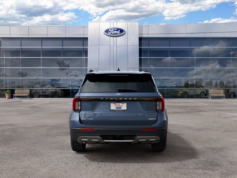 Ford Explorer Vehicle Full-screen Gallery Image 09