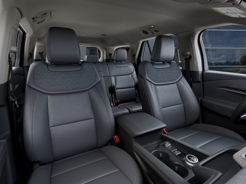 Ford Explorer Vehicle Full-screen Gallery Image 12