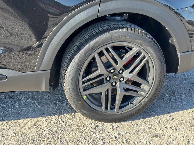 Ford Explorer Vehicle Image 12