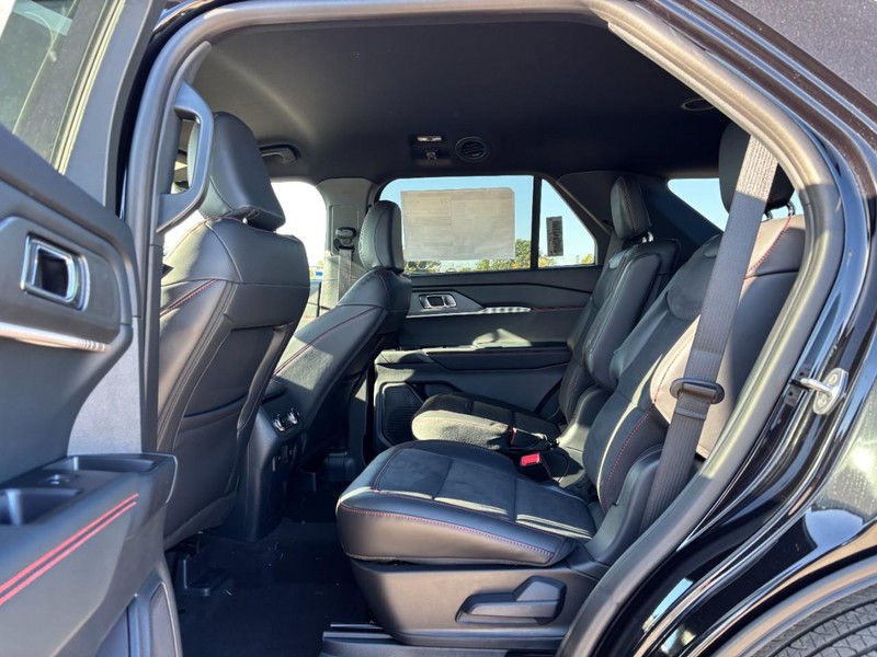 Ford Explorer Vehicle Image 14