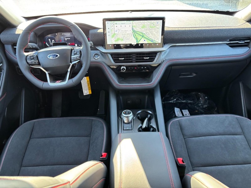 Ford Explorer Vehicle Image 16
