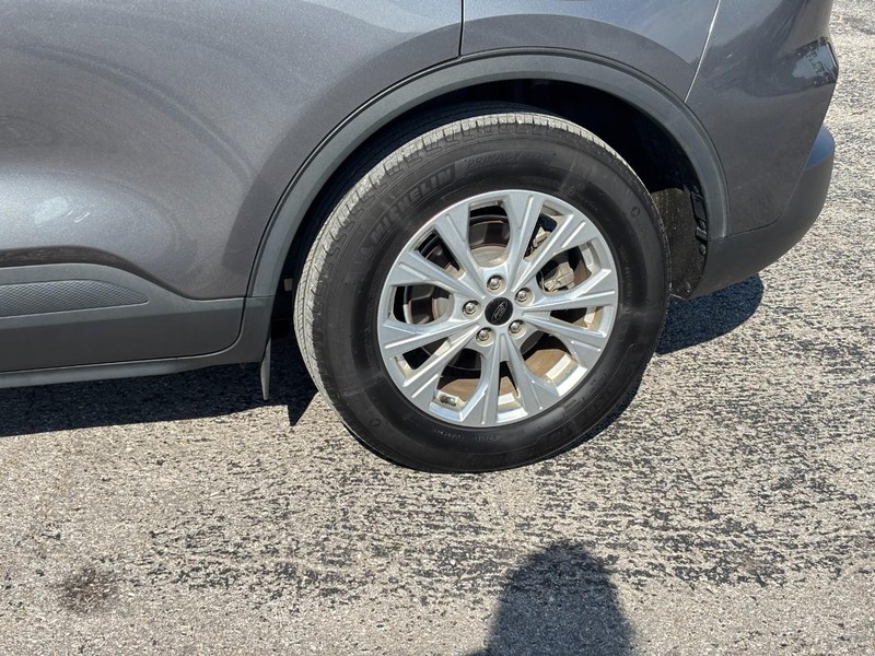 Ford Escape Vehicle Image 12