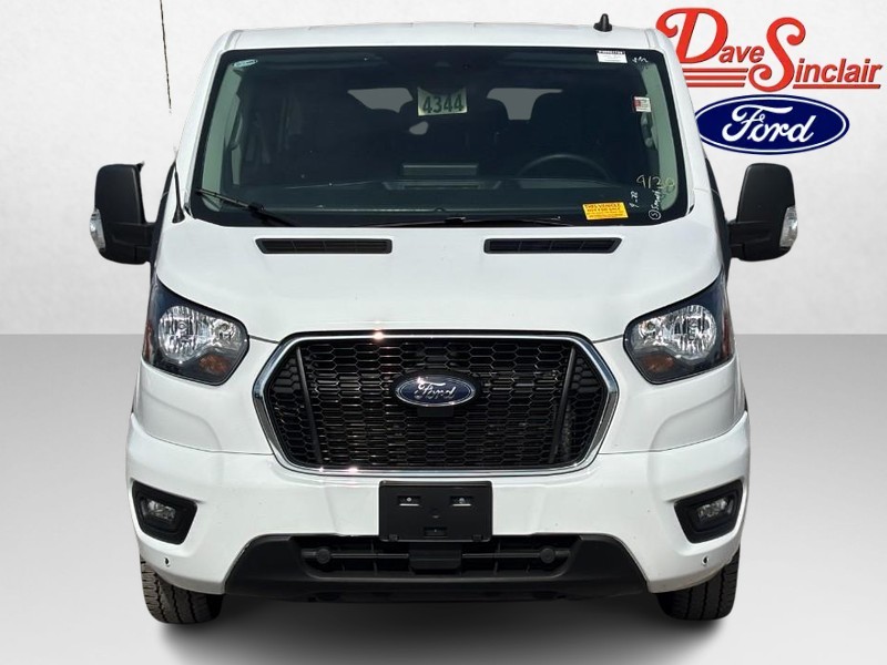 Ford Transit Passenger Wagon Vehicle Full-screen Gallery Image 02