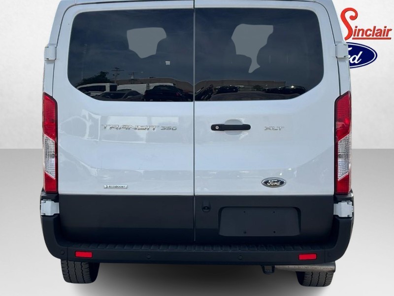 Ford Transit Passenger Wagon Vehicle Full-screen Gallery Image 08