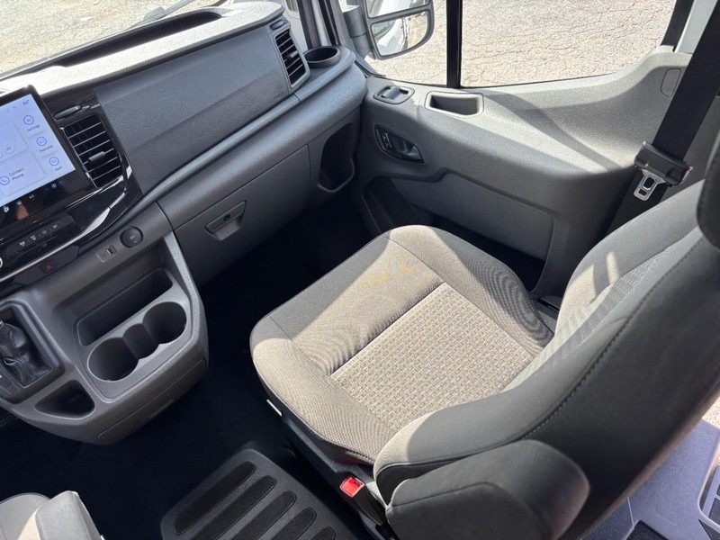 Ford Transit Passenger Wagon Vehicle Full-screen Gallery Image 17