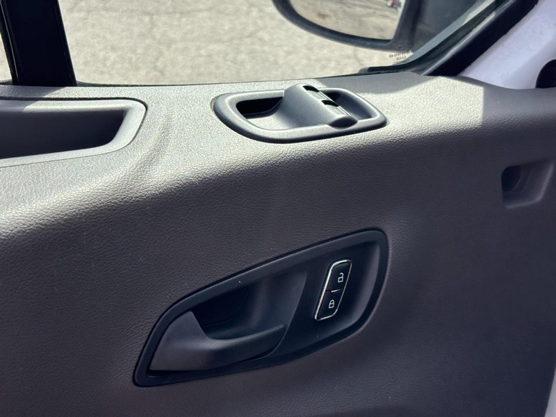 Ford Transit Passenger Wagon Vehicle Full-screen Gallery Image 19