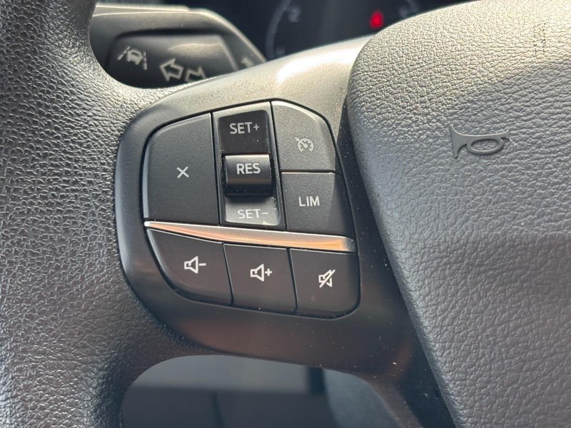 Ford Transit Passenger Wagon Vehicle Full-screen Gallery Image 20