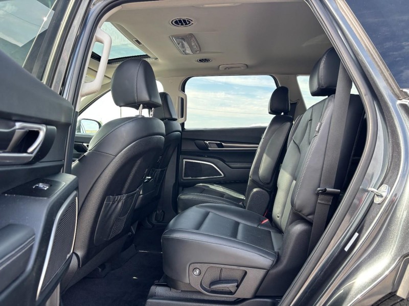 Kia Telluride Vehicle Full-screen Gallery Image 14
