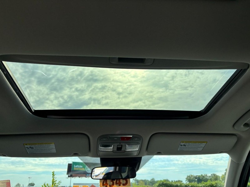 Kia Telluride Vehicle Full-screen Gallery Image 15